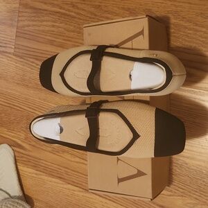 Vivaia Mary Jane Flats